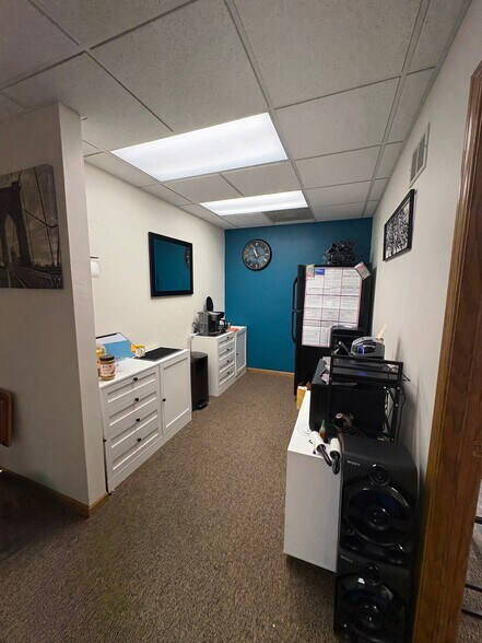 More Photos Of 2149 Velp Ave, Green Bay Office For Lease