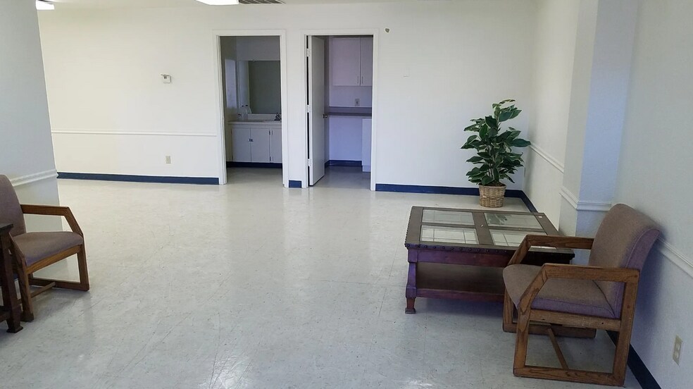 More Photos Of 736 N Country Club Dr, Mesa Medical For Lease