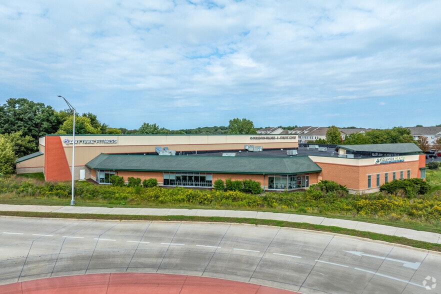 More Photos Of 2300 Highway 51, Stoughton Storefront For Lease