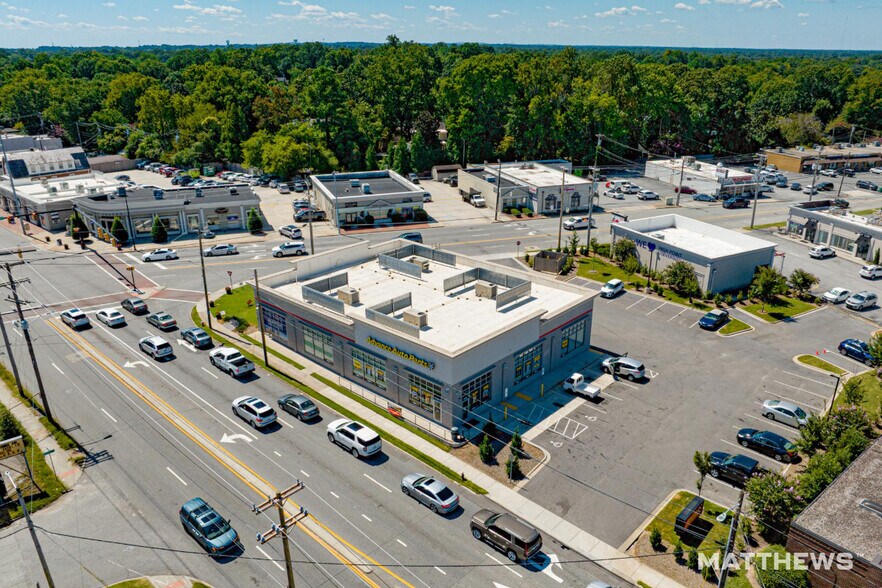 More Photos Of 1401 N Main St, High Point General Retail For Sale