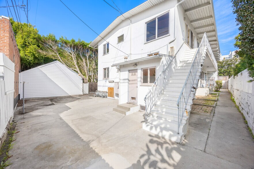 More Photos Of 2922 2nd St, Santa Monica Apartments For Sale