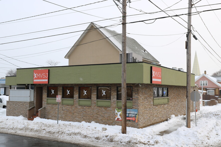 More Photos Of 1730 Goodman St, Rochester Bar For Sale