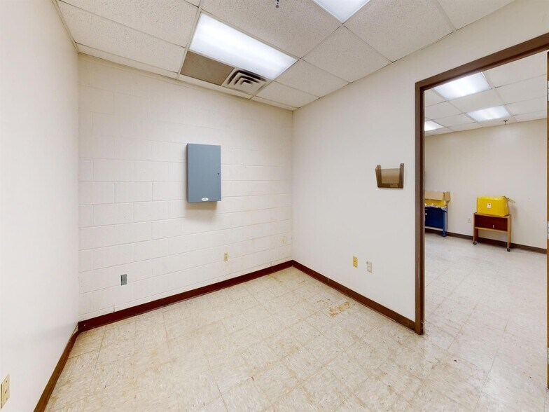 More Photos Of 103 Red Bridge Rd, De Queen Warehouse For Sale