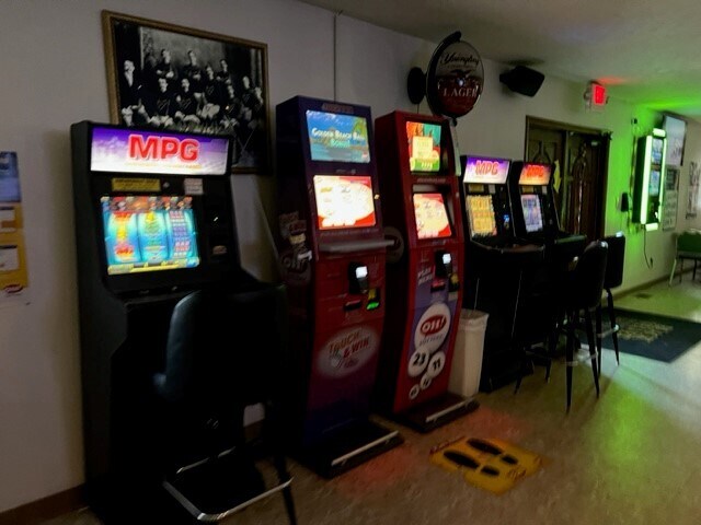 More Photos Of 641 Massillon Rd, Akron Restaurant For Sale