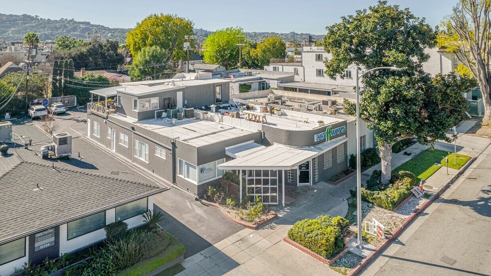 Primary Photo Of 10730 Riverside Dr, Toluca Lake Medical For Sale