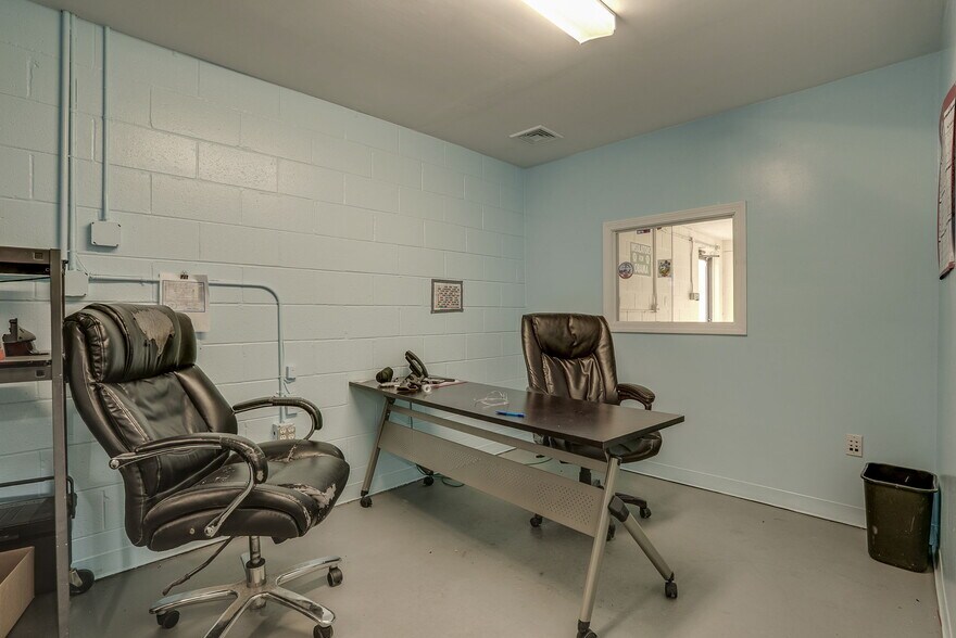 More Photos Of 34 Sullivan Rd, North Billerica Warehouse For Lease