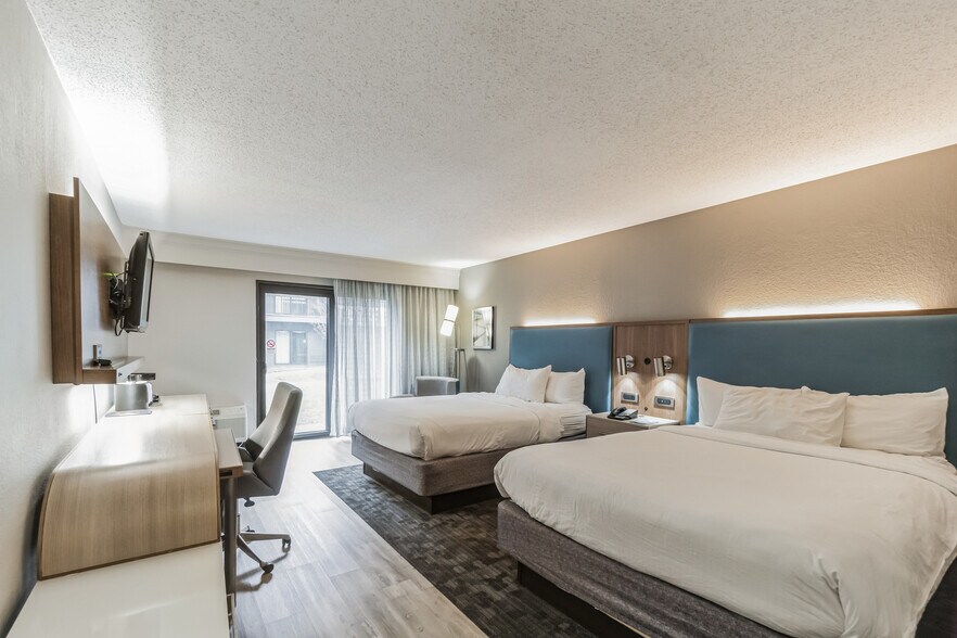 More Photos Of 1917 Coliseum Dr, Hampton Hotel For Sale