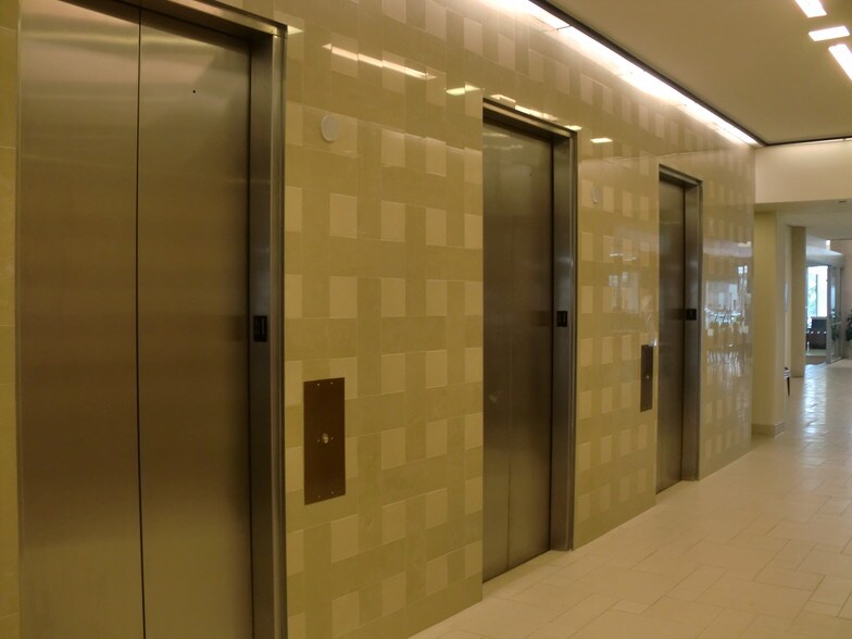 More Photos Of 200 S 10th St, McAllen Office For Lease