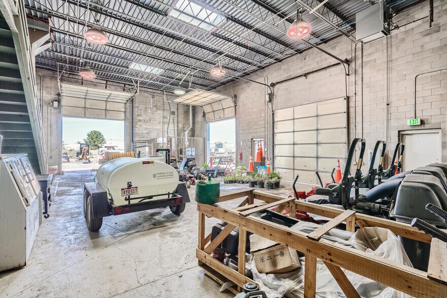 More Photos Of 6849 S Dawson Cir, Englewood Warehouse For Lease