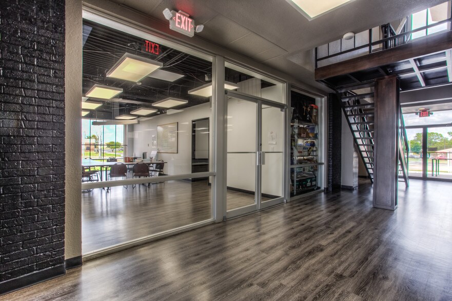 More Photos Of 6464 Brentwood Stair Rd, Fort Worth Office For Sale