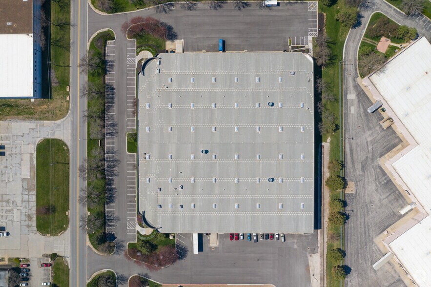 More Photos Of 15600-15618 W 99th St, Lenexa Warehouse For Lease