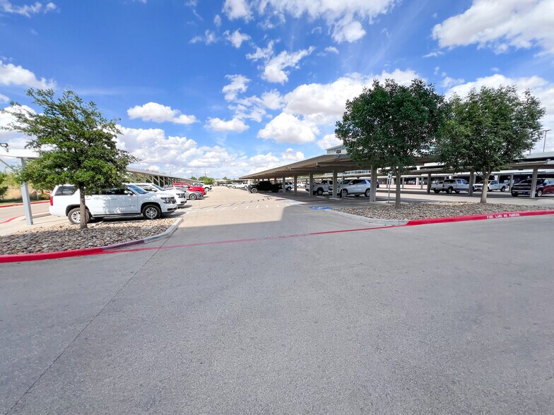 More Photos Of 303 Veterans Airpark Ln, Midland Office For Lease