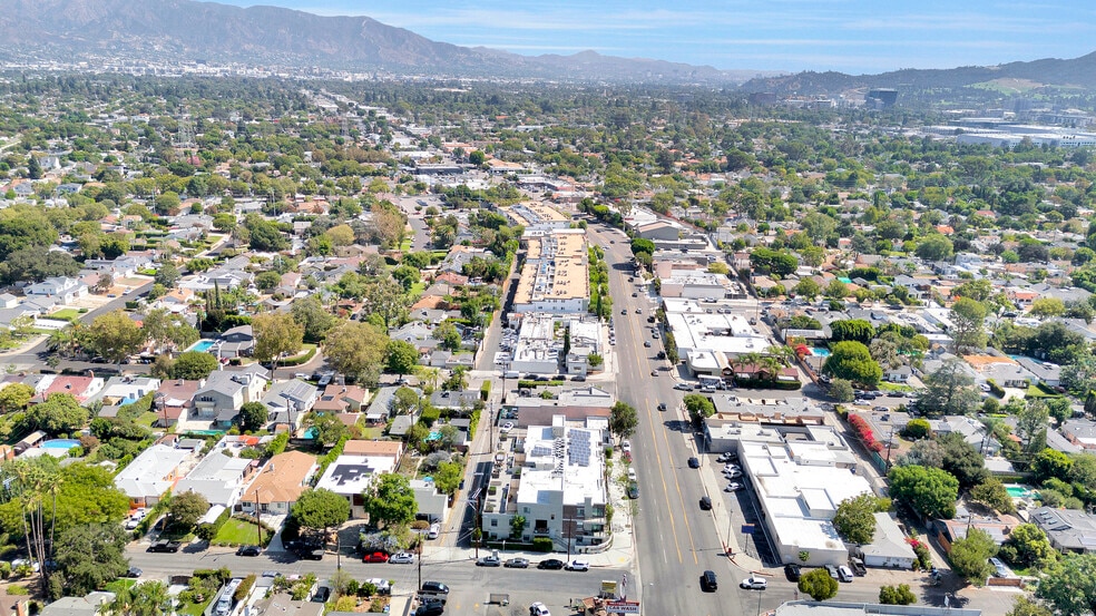 More Photos Of 10455 Magnolia Blvd, North Hollywood Apartments For Sale