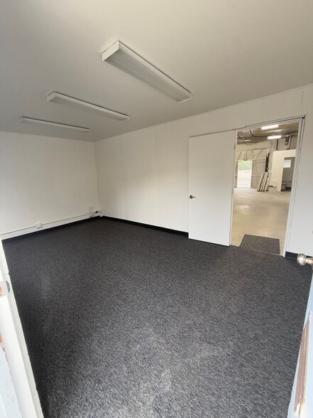 More Photos Of 7054-7104 Gerald Ave, Van Nuys Warehouse For Lease