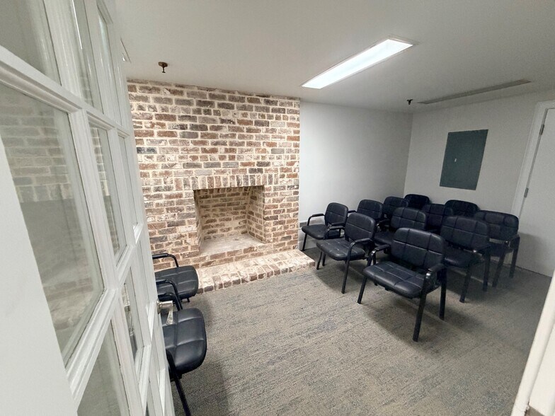 More Photos Of 21 Barnard St, Savannah Office For Lease