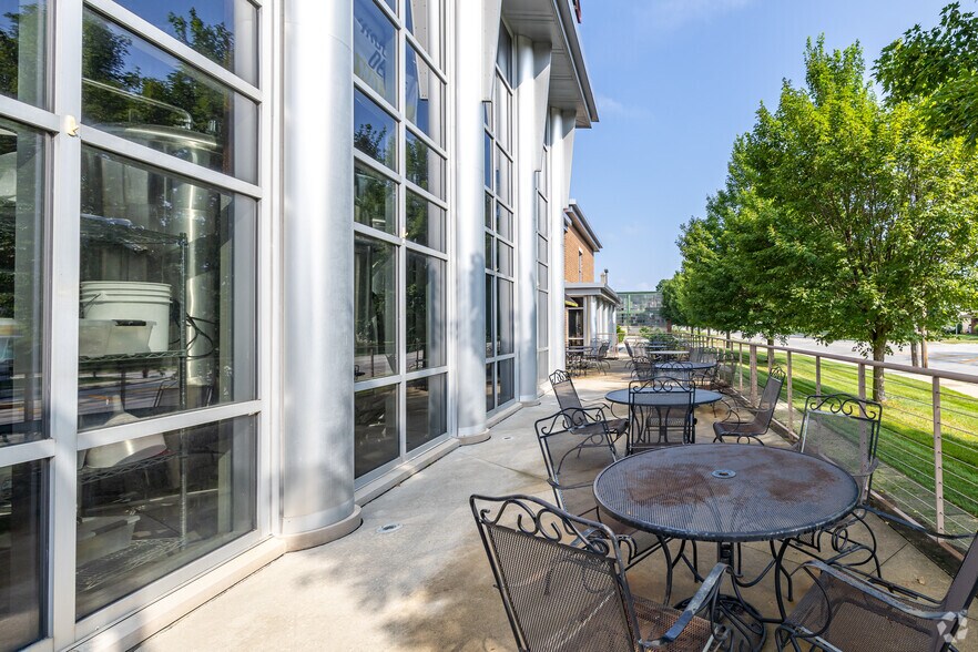 More Photos Of 3825 S Kinnickinnic Ave, Milwaukee Restaurant For Lease