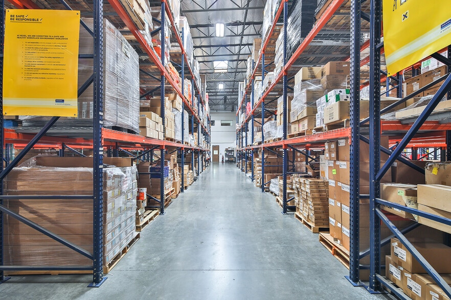 More Photos Of 5651 Mansfield Way, Bell Warehouse For Lease