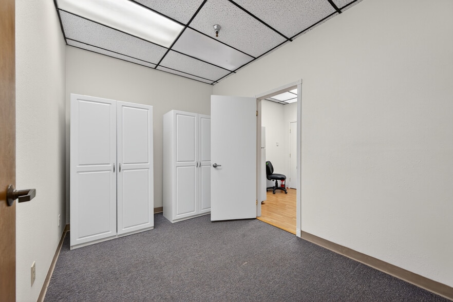 More Photos Of 4125 Market St, Ventura Light Manufacturing For Sale