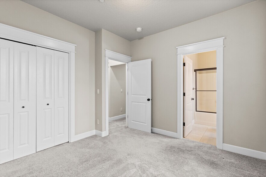 More Photos Of 9414 SE Causey Ave, Happy Valley Apartments For Sale