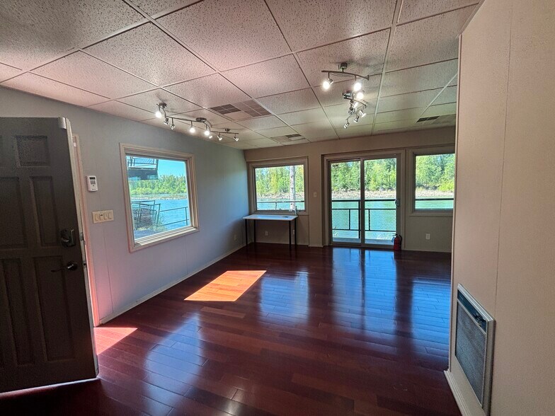 More Photos Of 131 NE Pine St, Salem Office For Lease