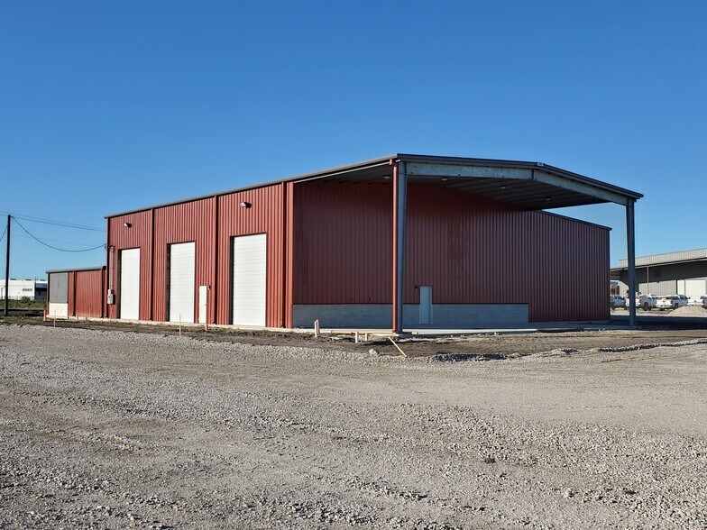 More Photos Of 1253 Southern Minerals Rd, Corpus Christi Warehouse For Lease