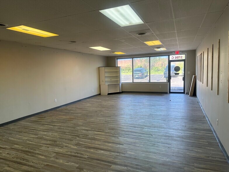 More Photos Of 3784-3788 Mckelvey Rd, Bridgeton Storefront Retail Office For Lease