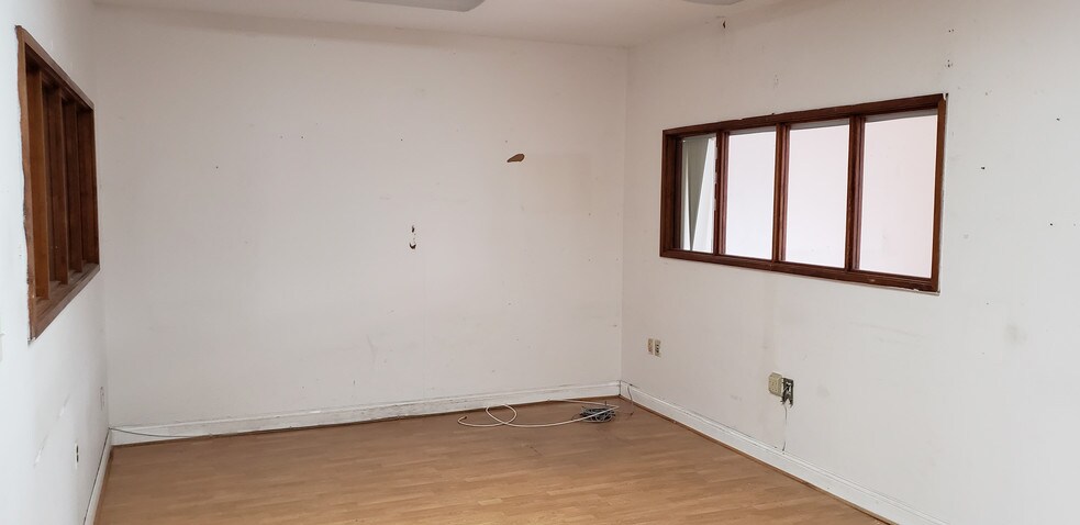 More Photos Of 19618-19620 Club House Rd, Gaithersburg Office For Lease