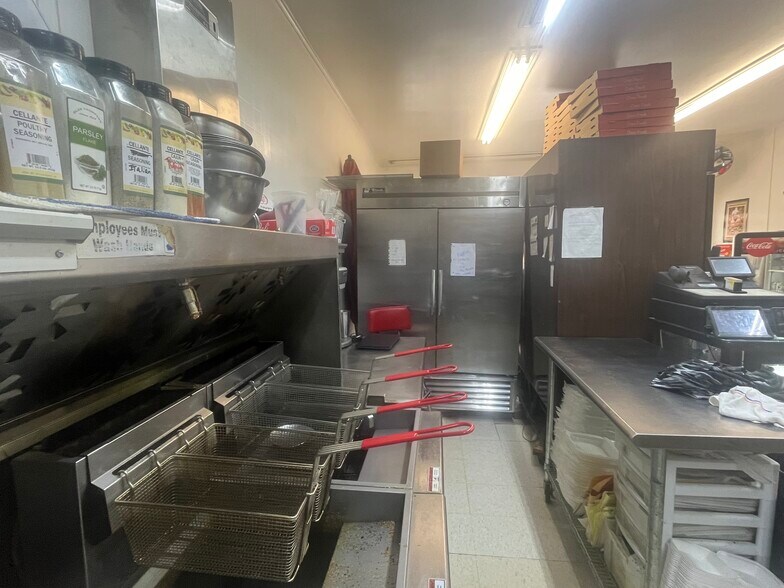 More Photos Of 114 E Lincoln Ave, Mc Donald Storefront For Lease