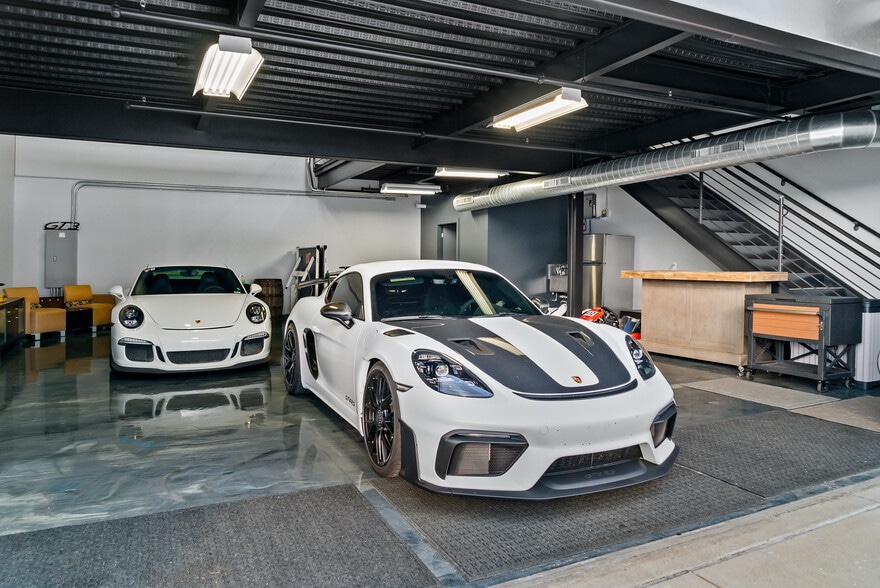 More Photos Of 154 W Speed Way, Pontiac Parking Garage For Sale