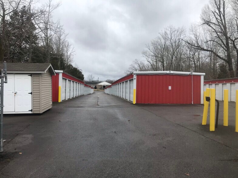 More Photos Of 2292 Highway 48, Clarksville Self Storage For Sale
