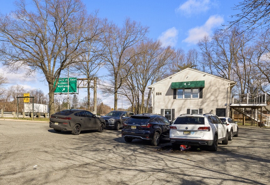 More Photos Of 584 State Rt 17, Ridgewood Office Residential For Lease