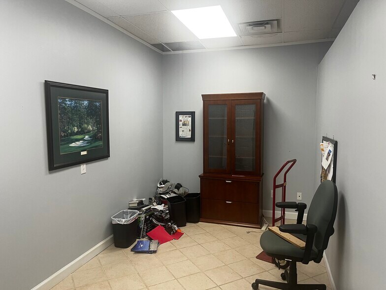 More Photos Of 1270 Hendersonville Rd, Asheville Office For Lease