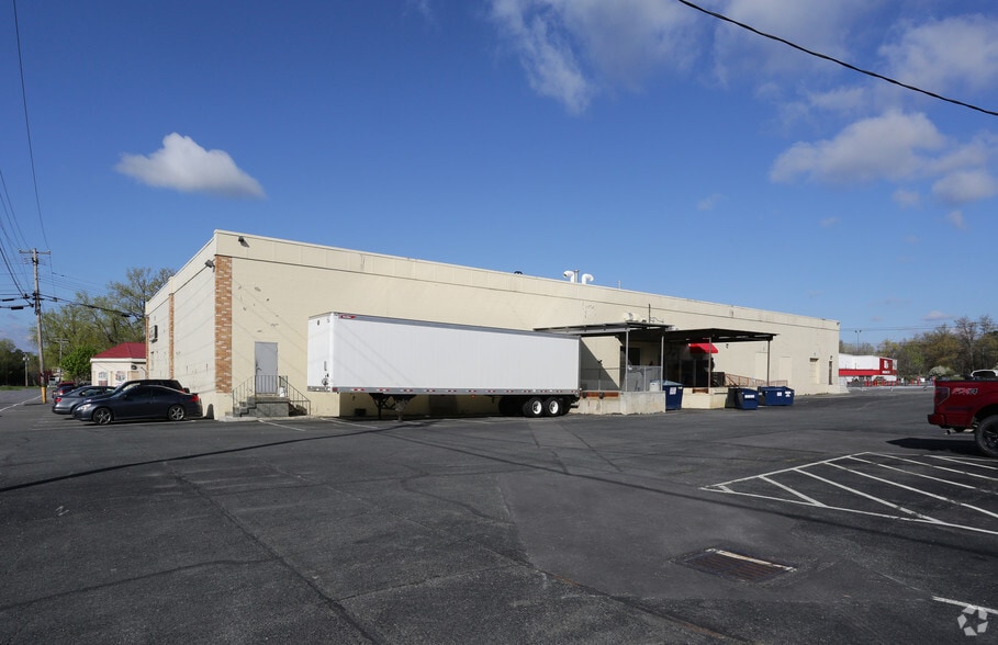 More Photos Of 132 Railroad Ave, Albany Light Distribution For Lease