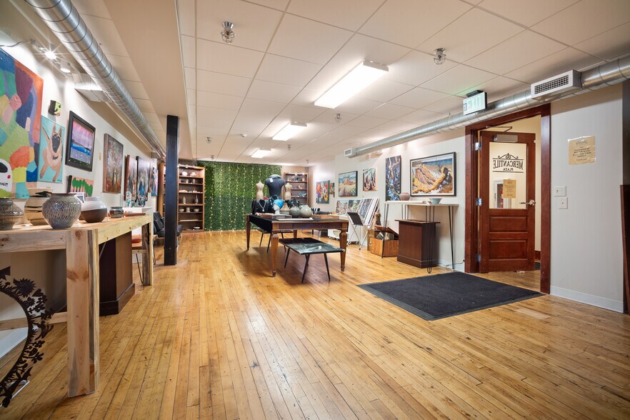 More Photos Of 211 N Franklin St, Port Washington Office For Lease