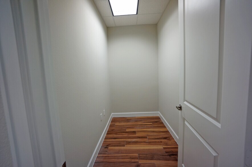 More Photos Of 633 E Fernhurst Dr, Katy Medical For Lease