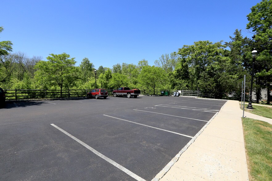 More Photos Of 66 Buck Rd, Southampton Medical For Lease