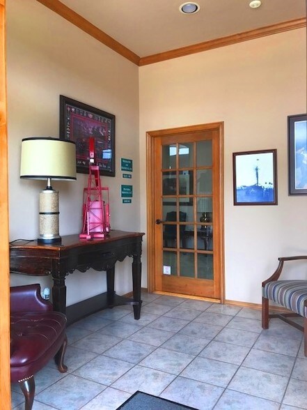 More Photos Of 417 W 18th St, Edmond Office For Lease