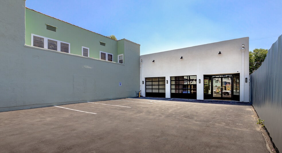 More Photos Of 2616 W Jefferson Blvd, Los Angeles Showroom For Sale