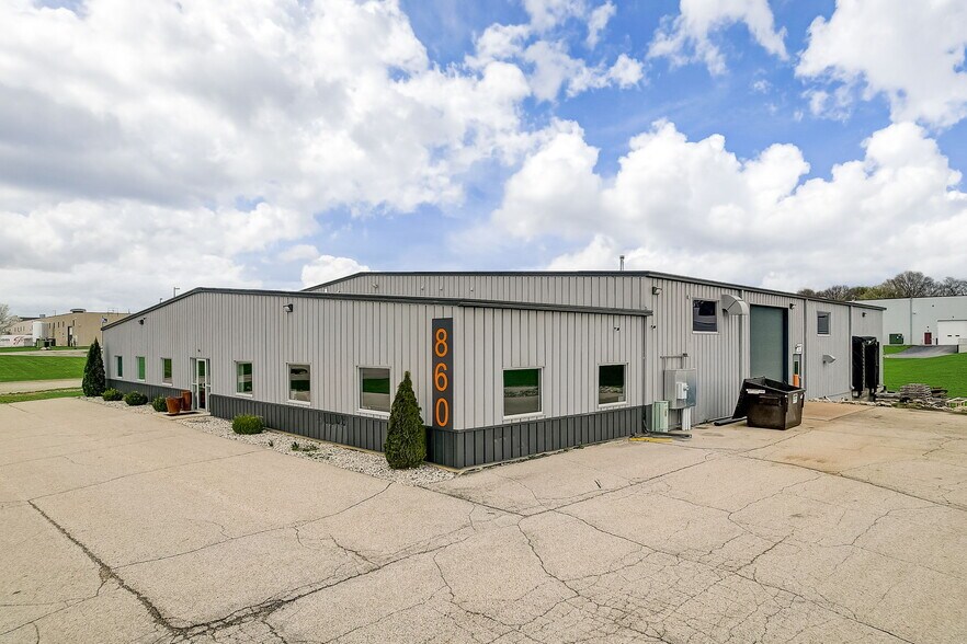 More Photos Of 860 N Parkway St, Jefferson Warehouse For Sale