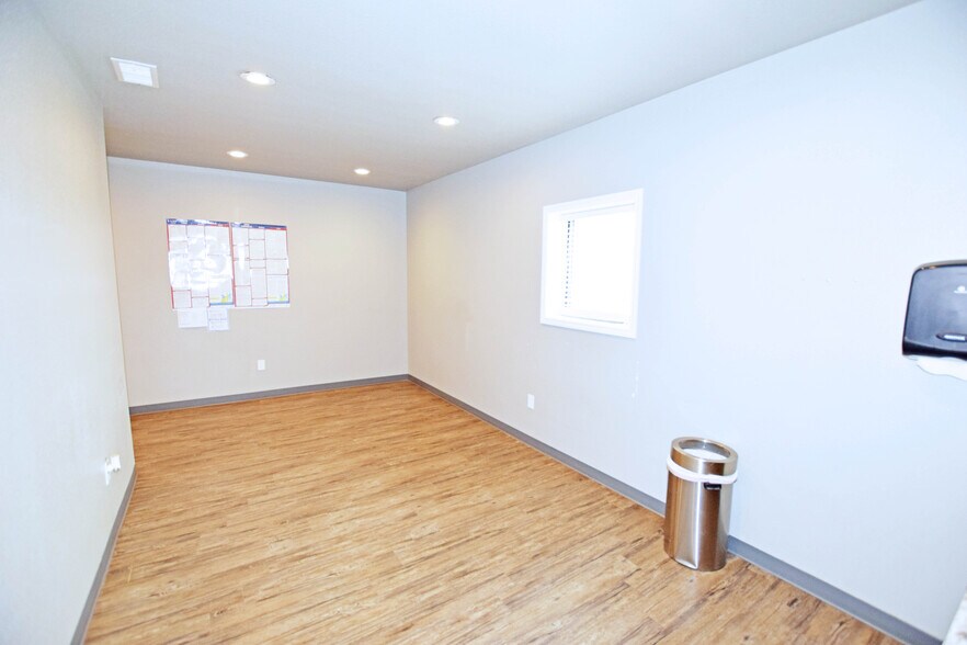 More Photos Of 10503 W County Rd 72, Midland Warehouse For Lease