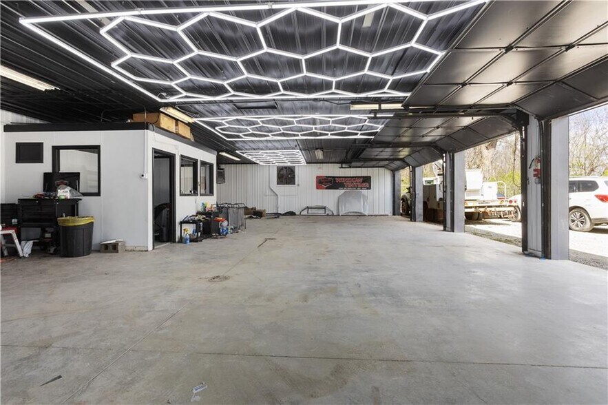 More Photos Of 3709 Pickett Rd, Saint Joseph Auto Repair For Sale