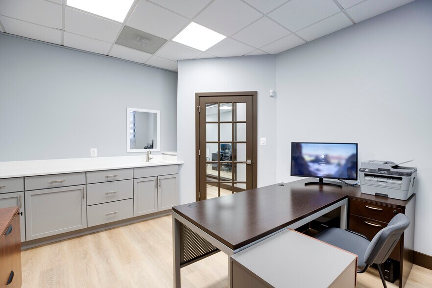 More Photos Of 7008 Little River Tpke, Annandale Medical For Sale