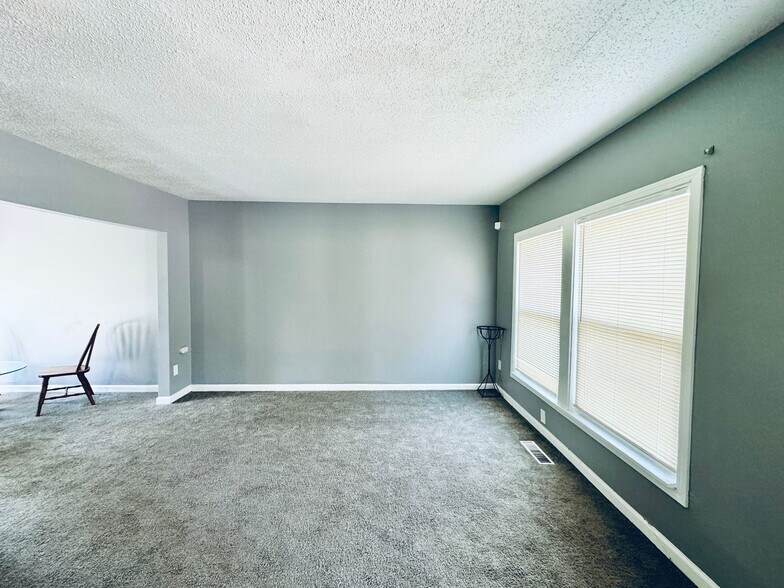 More Photos Of 25 Maynard Ct, Pontiac Apartments For Sale