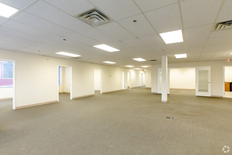 More Photos Of 1715-1785 Winnetka Cir, Rolling Meadows Unknown For Sale