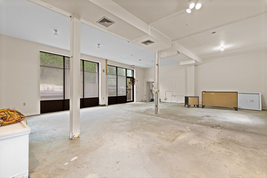 More Photos Of 15 Hamburg Tpke, Bloomingdale Office For Sale