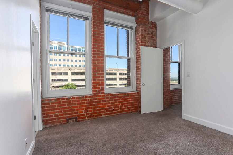 More Photos Of 412 W 8th St, Kansas City Apartments For Sale