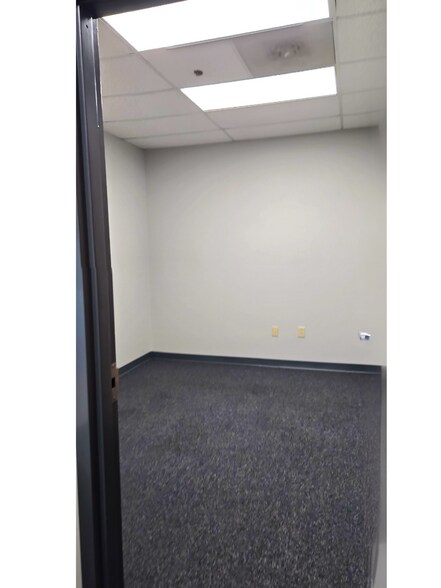 More Photos Of 1005 Alderman Dr, Alpharetta Research And Development For Lease