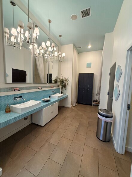 More Photos Of 2140 W Grande Blvd, Tyler Medical For Lease