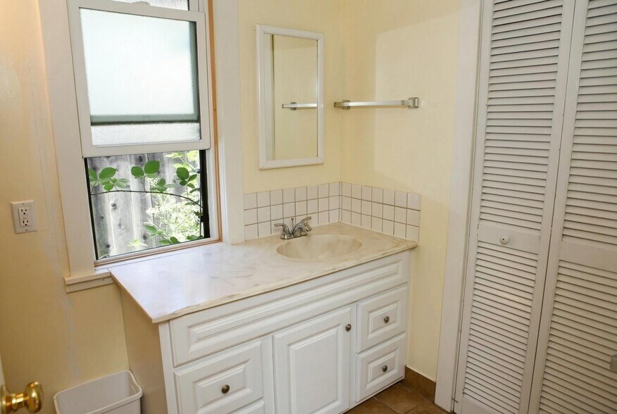 More Photos Of 2633 Regent St, Berkeley Dormitory For Sale