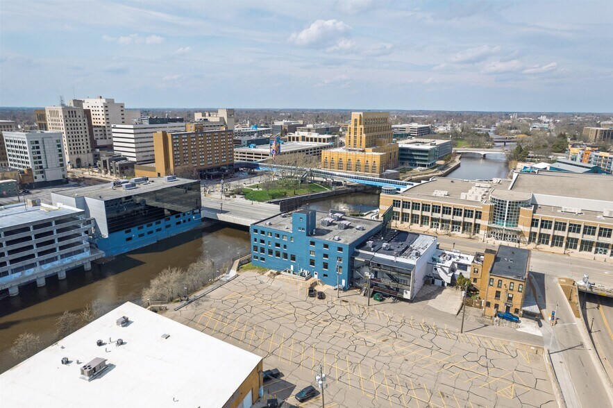 More Photos Of 300 E Michigan Ave, Lansing Office For Lease